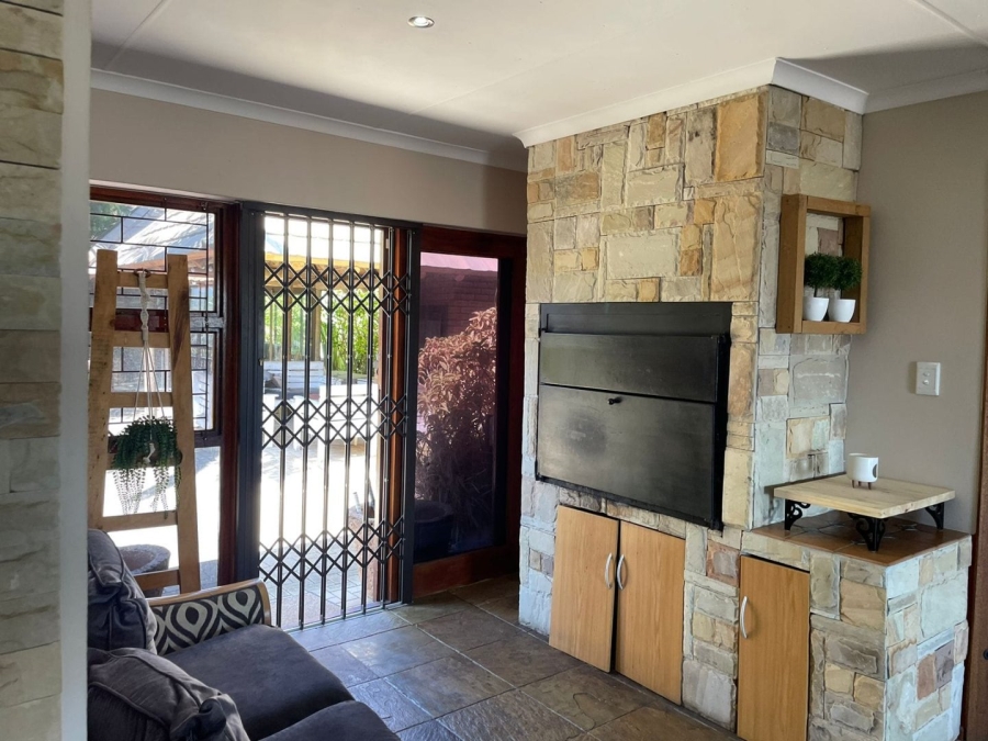 5 Bedroom Property for Sale in Hartenbos Heuwels Western Cape